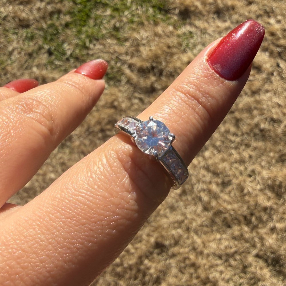 926 Sterling Silver Dazzling Silver Ring with Clear Gemstone